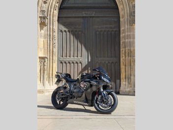 HONDA CBR 1000 RR FIRE BLADE