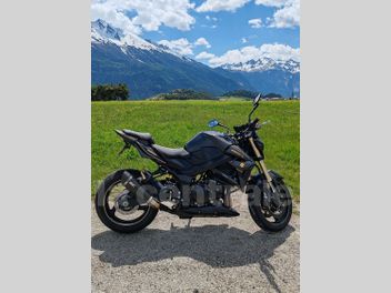 SUZUKI GSR 750