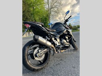 SUZUKI GSR 750