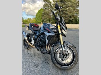 SUZUKI GSR 750