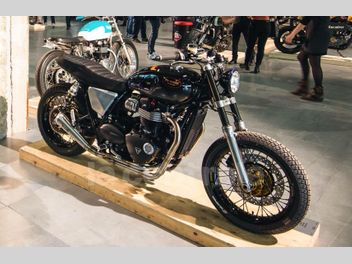 TRIUMPH STREET TWIN 900