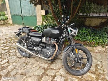 TRIUMPH STREET TWIN 900