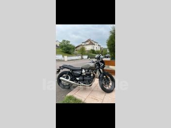 TRIUMPH STREET TWIN 900