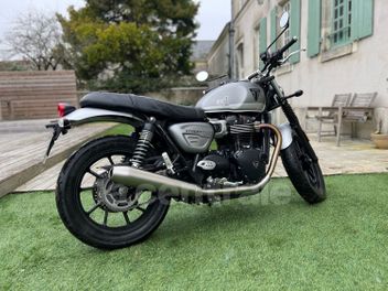 TRIUMPH STREET TWIN 900