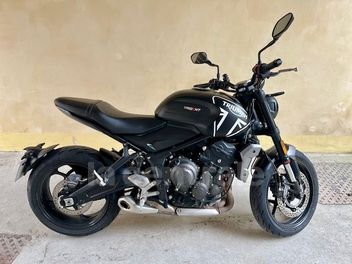 TRIUMPH TRIDENT 660