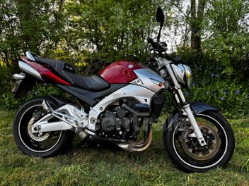 SUZUKI GSR 600