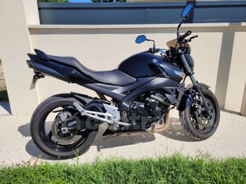 SUZUKI GSR 600