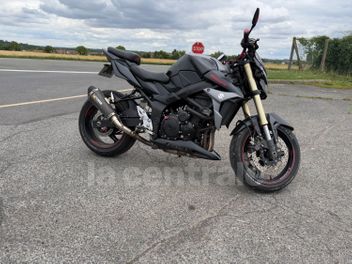 SUZUKI GSR 750