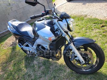 SUZUKI GSR 600