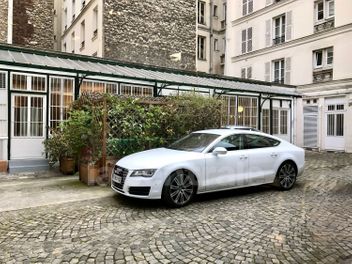 AUDI 