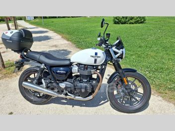 TRIUMPH STREET TWIN 900