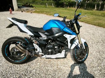 SUZUKI GSR 750