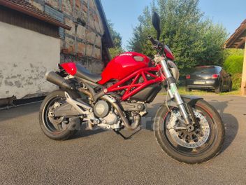 DUCATI MONSTER 696