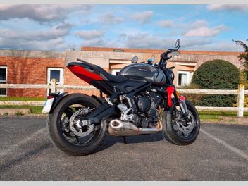 TRIUMPH TRIDENT 660