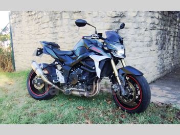 SUZUKI GSR 750