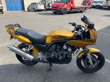 YAMAHA FZS 600 FAZER