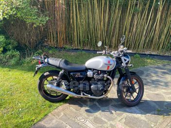 TRIUMPH STREET TWIN 900
