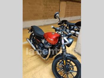 TRIUMPH STREET TWIN 900