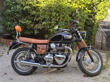 TRIUMPH BONNEVILLE 900 T100