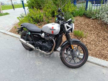 TRIUMPH STREET TWIN 900