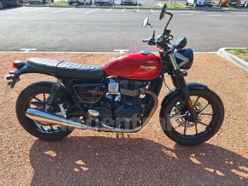 TRIUMPH STREET TWIN 900