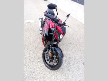 SUZUKI GSR 750