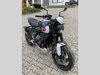 TRIUMPH STREET TRIPLE 660 TRIDENT