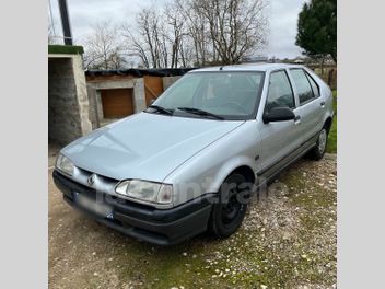 RENAULT R19 (2) 1.9 D RN 5P