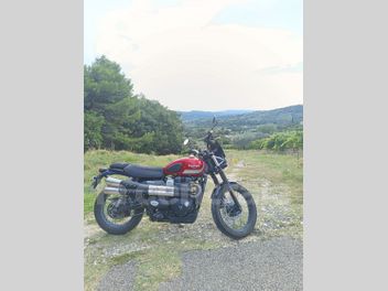TRIUMPH STREET TWIN 900