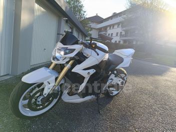SUZUKI GSR 750