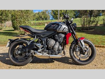 TRIUMPH TRIDENT 660