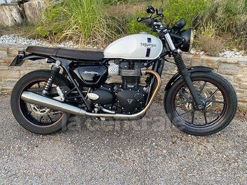 TRIUMPH STREET TWIN 900