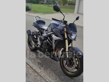 SUZUKI GSR 750