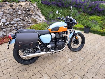 TRIUMPH BONNEVILLE 900 T100