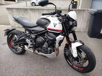 TRIUMPH DAYTONA 660