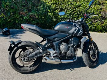 TRIUMPH TRIDENT 660
