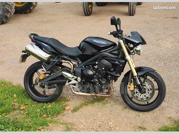 TRIUMPH STREET TRIPLE 675