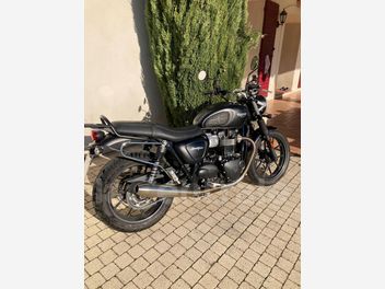 TRIUMPH STREET TWIN 900