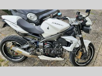 TRIUMPH STREET TRIPLE 675 R