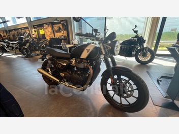 TRIUMPH STREET TWIN 900