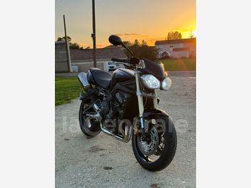 TRIUMPH STREET TRIPLE 675