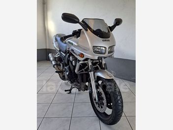 YAMAHA FZS 600 FAZER
