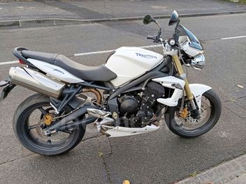 TRIUMPH STREET TRIPLE 675