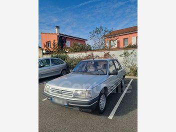 PEUGEOT 