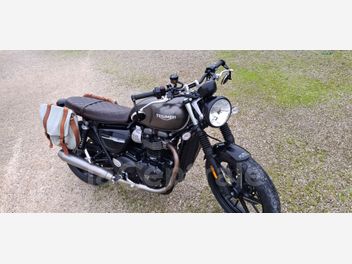 TRIUMPH STREET TWIN 900