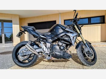 SUZUKI GSR 750