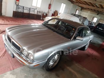 JAGUAR DAIMLER (2) 4.0 V8 SUPER BVA