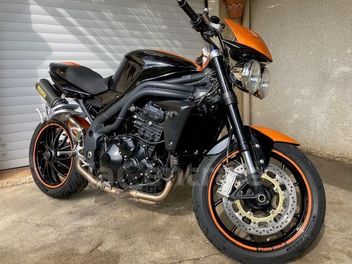 TRIUMPH SPEED TRIPLE 1050