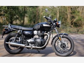 TRIUMPH BONNEVILLE 900 T100