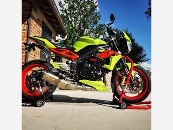 TRIUMPH DAYTONA 675 R